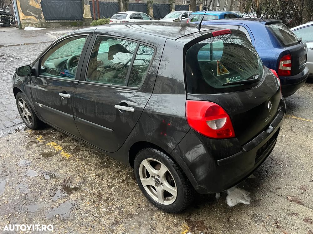 Dezmembrez Renault Clio 3 negru 2007 1,4 benzina 72KW K4J-G7 - 9