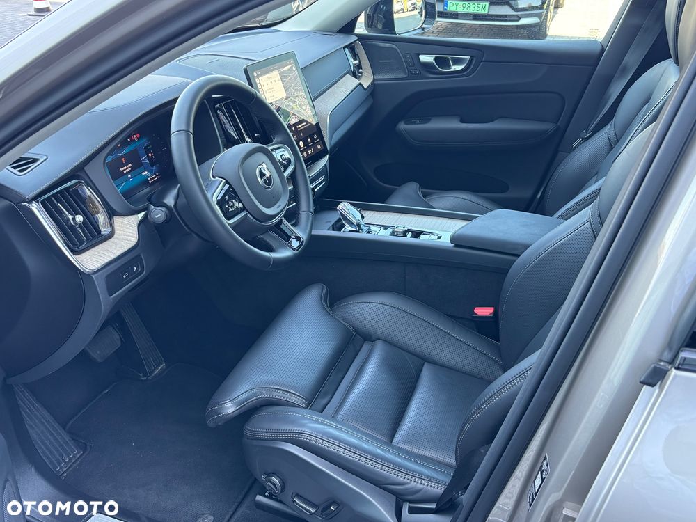 Volvo XC 60 T6 Plug-In Hybrid AWD Ultra Dark - 10