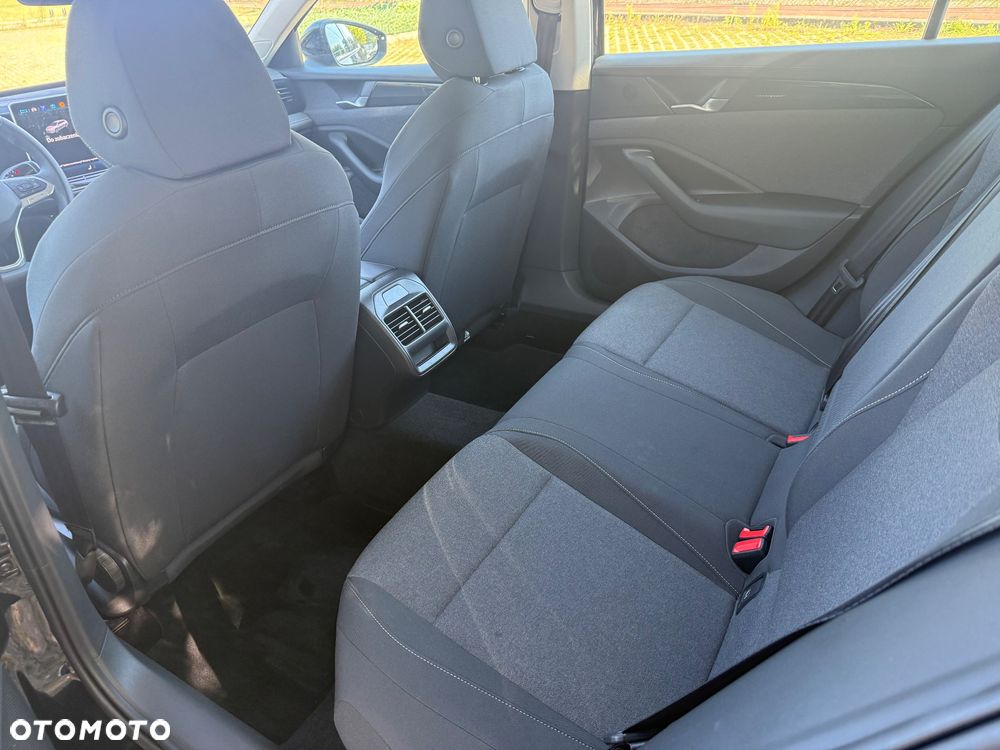 Volkswagen Passat 1.5 TSI OPF DSG - 8