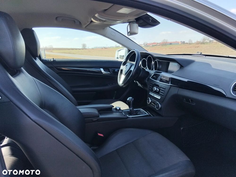 Mercedes-Benz Klasa C 180 CGI BlueEff - 4
