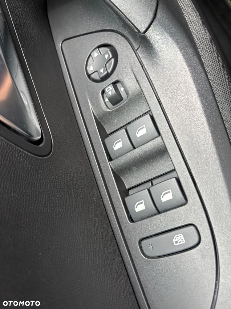 Peugeot 2008 PureTech mHEV Active e-DCS6 - 28