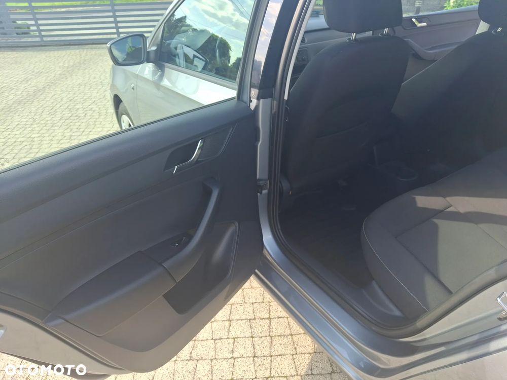 Skoda RAPID 1.2 TSI Ambition - 19