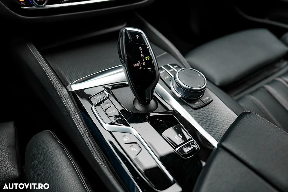 BMW Seria 5 530e Aut. M Sport Edition - 36