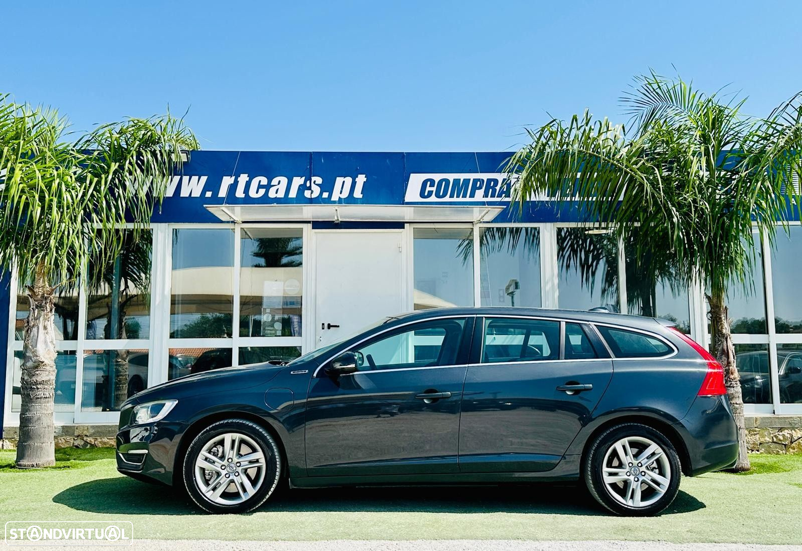 Volvo V60 2.4 D6 Momentum AWD Phev - 4