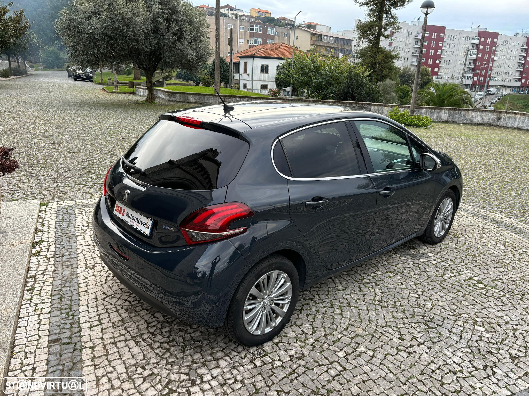 Peugeot 208 PureTech 110 Stop & Start Allure - 3