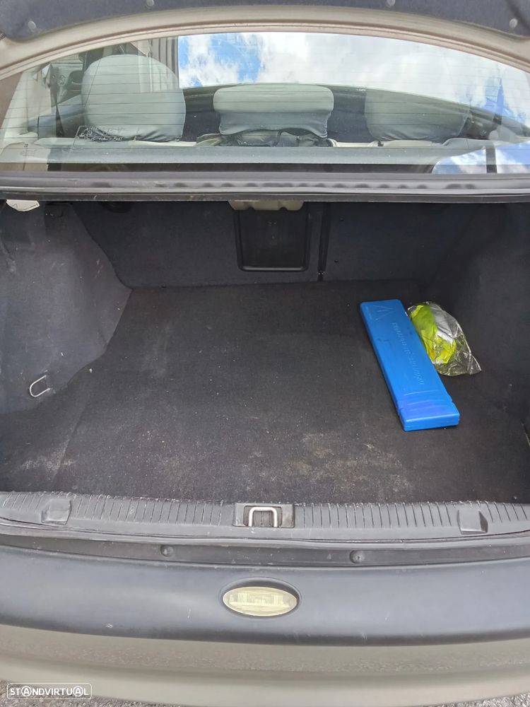 Opel Vectra 1.6i GL - 10