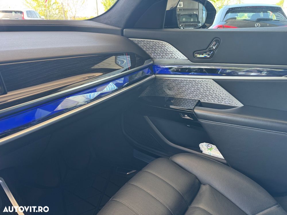 BMW Seria 7 740d xDrive MHEV - 16