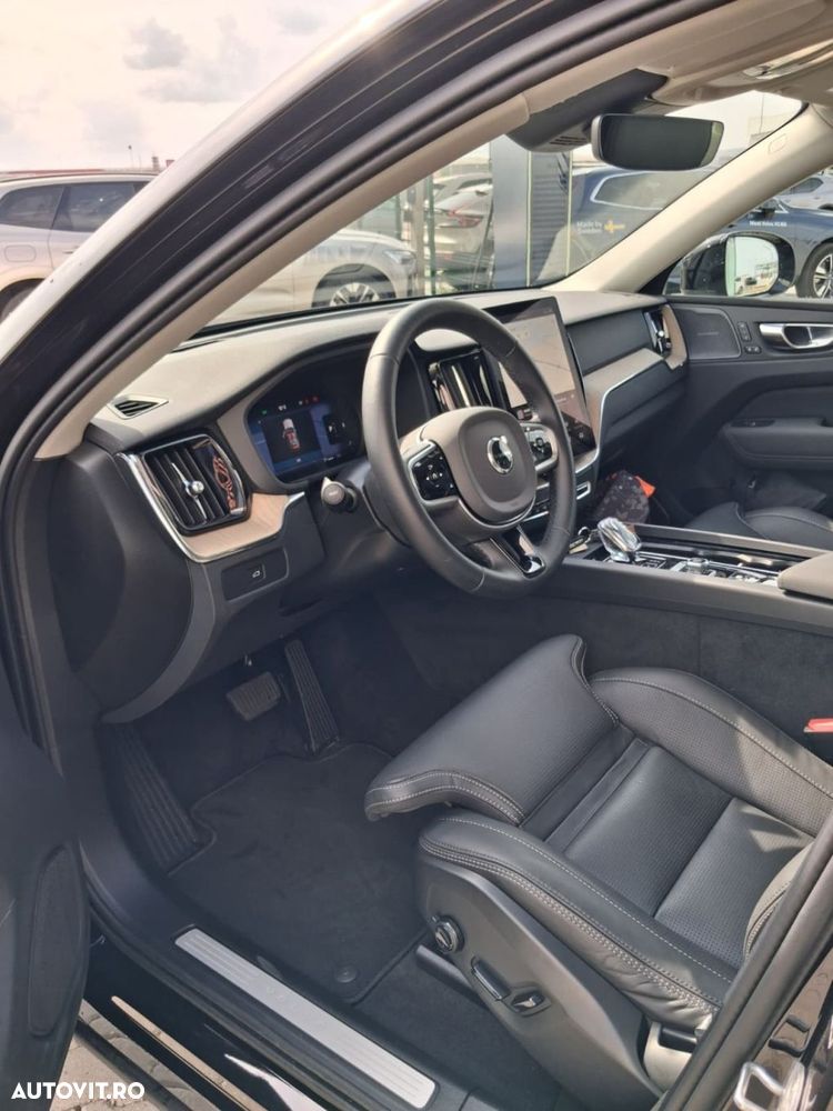 Volvo XC 60 B5 AT AWD MHEV Plus Dark - 13