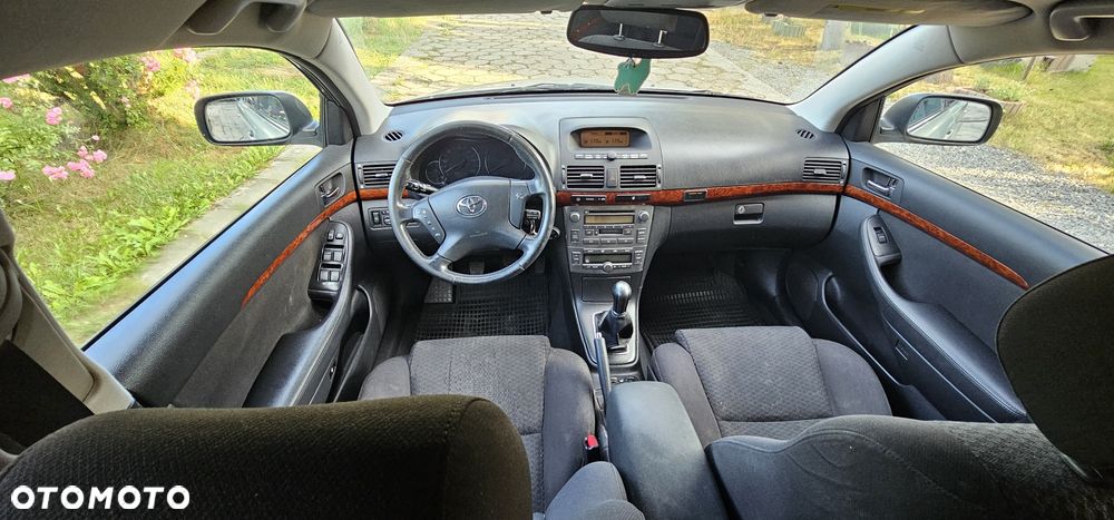 Toyota Avensis - 8