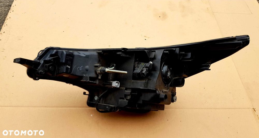 TOYOTA AVENSIS T29 T27 LIFT Lampa Przednia Przód Prawa LED EU  12-16r - 5