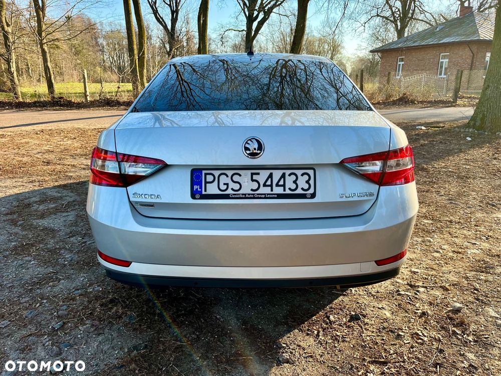Skoda Superb 2.0 TDI Sportline DSG - 5