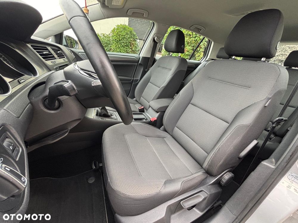 Volkswagen Golf - 18