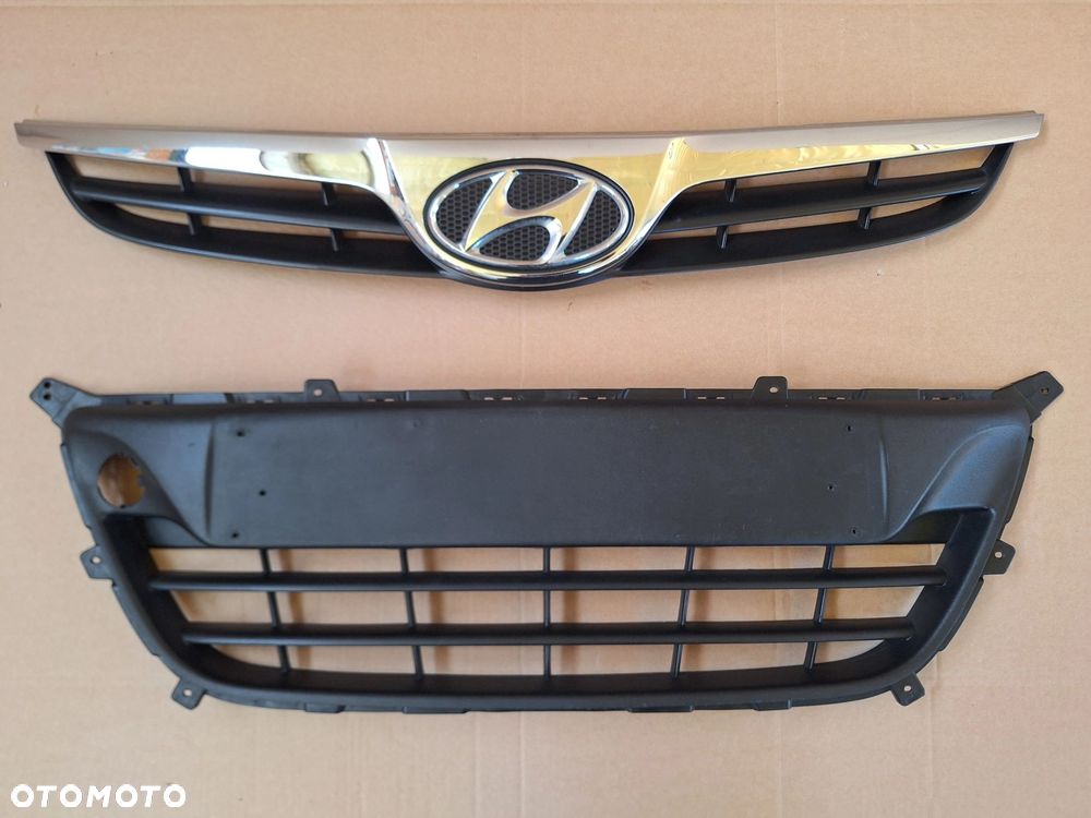 HYUNDAI i20 I GRILL ATRAPA+ KRATKA ŚRODKOWA W ZDERZAK PRZÓD 86561-J1000 86351-1J000 - 2