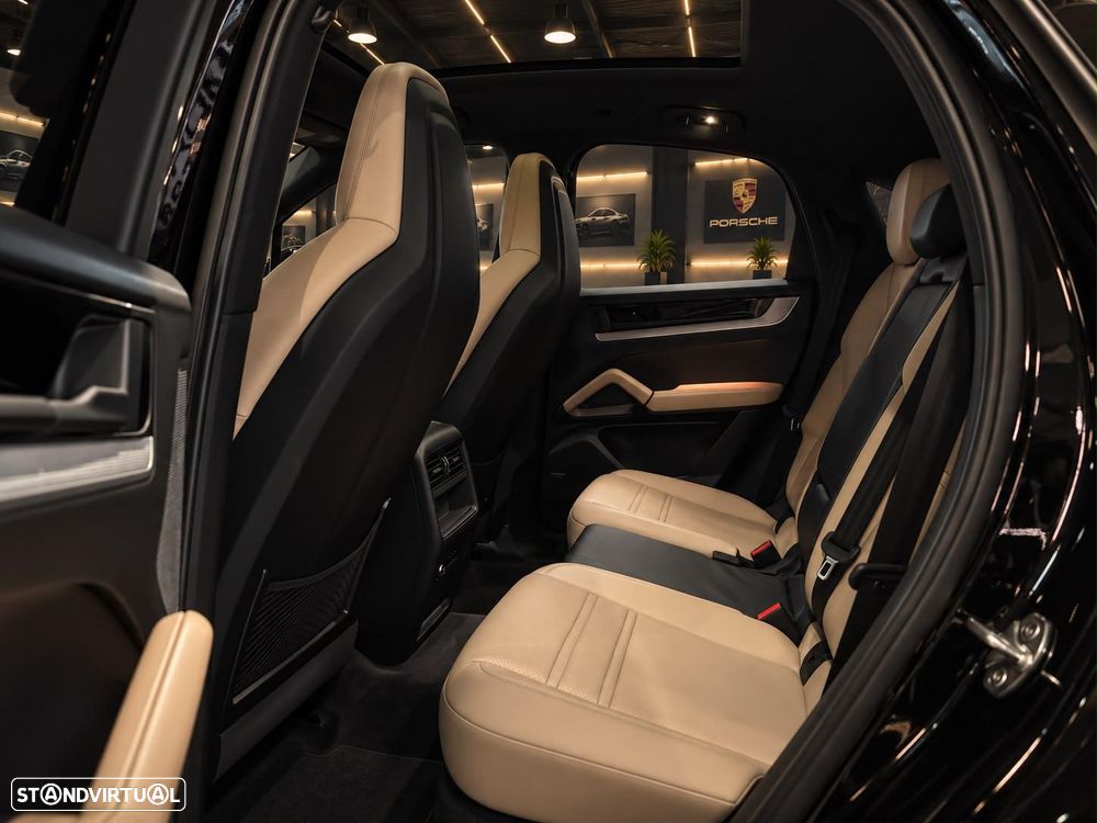 Porsche Cayenne Coupé E-Hybrid - 8