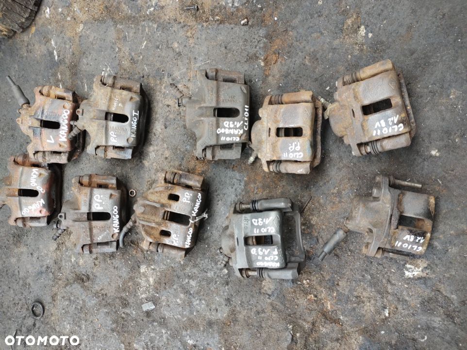 Renault Clio II kangoo thalia zacisk jarzmo przód - 1