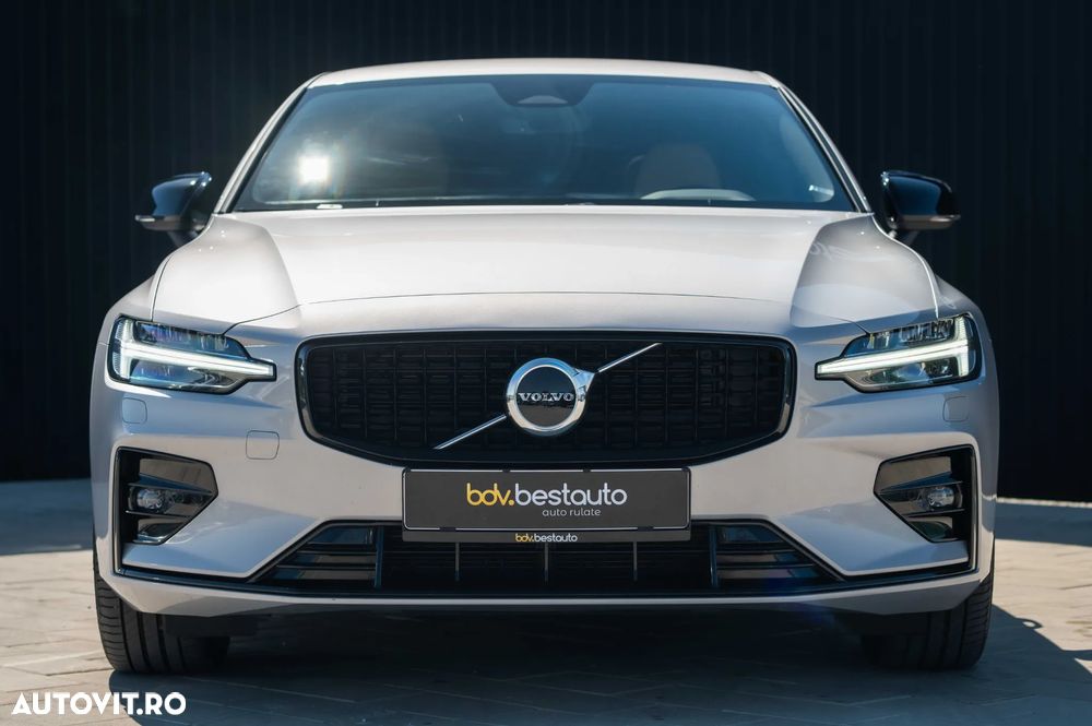 Volvo S60 B4 MHEV AT Plus Dark - 3