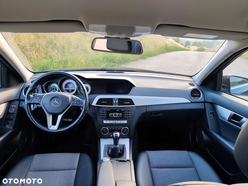 Mercedes-Benz Klasa C 180 CGI BlueEff Avantgarde - 35