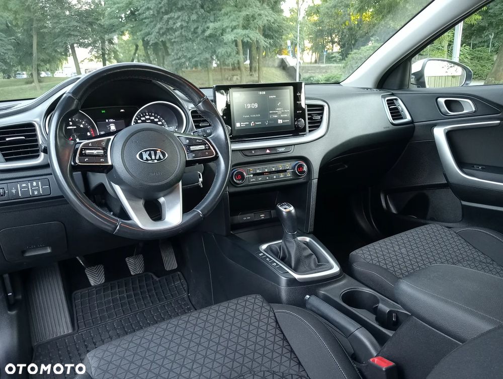 Kia Ceed 1.6 CRDi mHEV M - 23