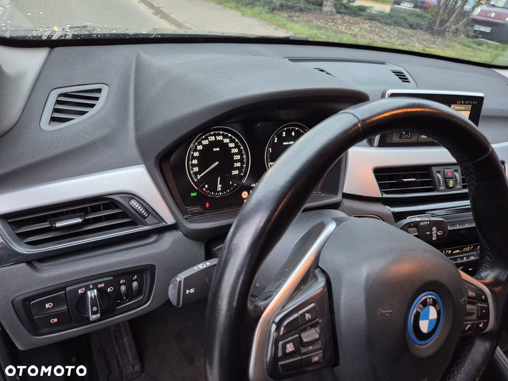 BMW X1 xDrive25e Advantage - 6