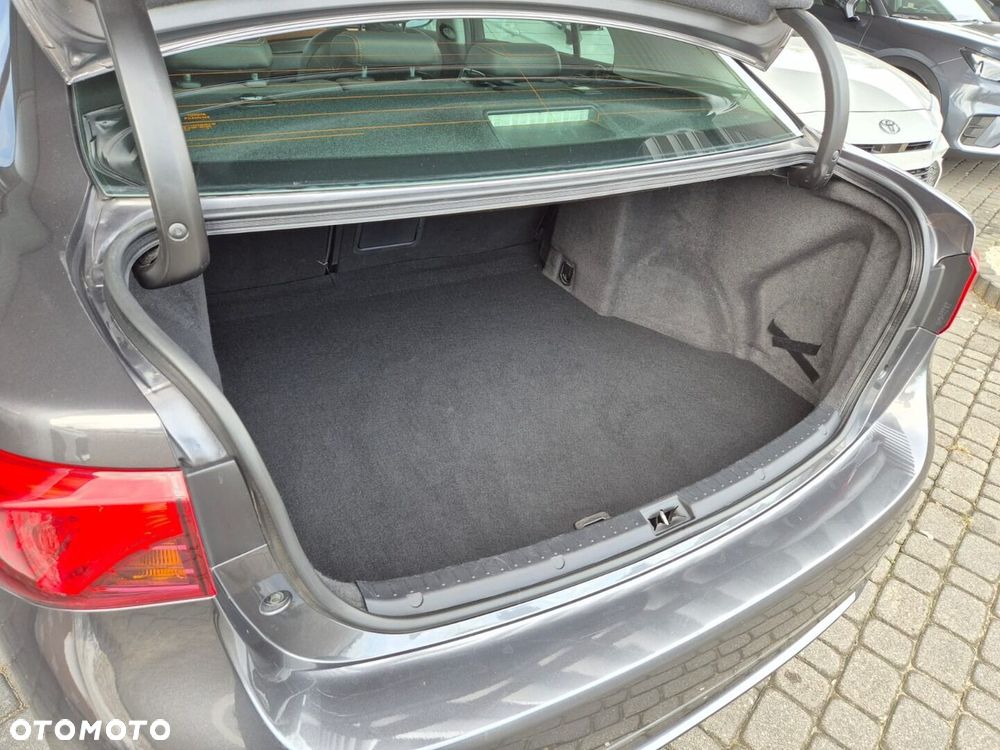 Toyota Avensis 1.8 Premium MS - 26