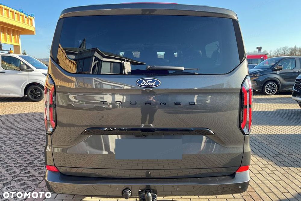 Ford Tourneo Custom - 8