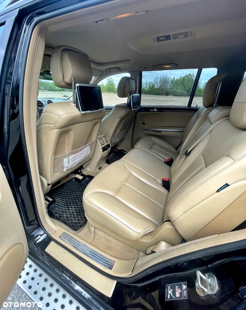 Mercedes-Benz GL - 12