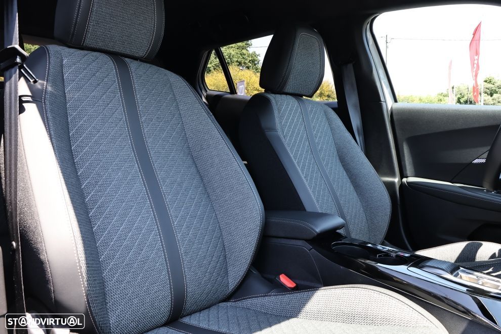 Peugeot 2008 1.2 Hybrid Allure e-DCS6 - 12