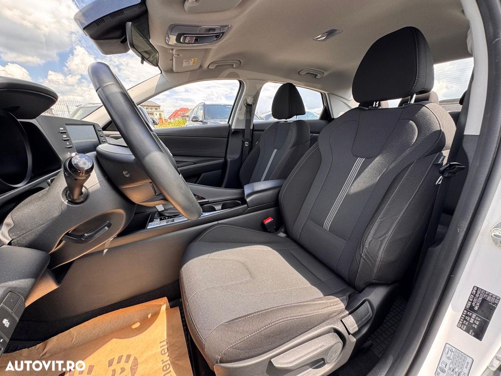 Hyundai Elantra 1.6 l 123 CP CVT Comfort - 16