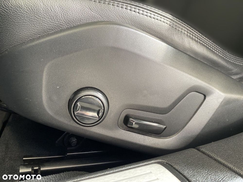 Volvo V60 T5 Momentum Pro - 30