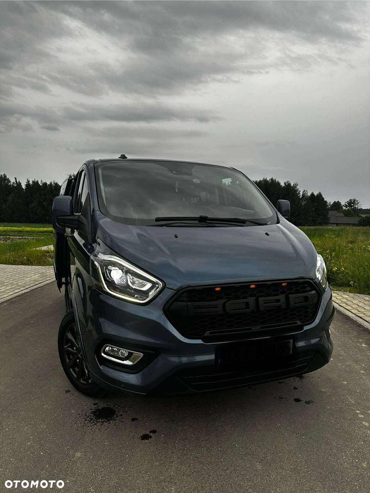 Ford Tourneo Custom - 1