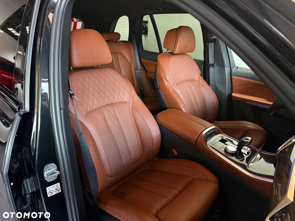 BMW X5 M M50i - 34