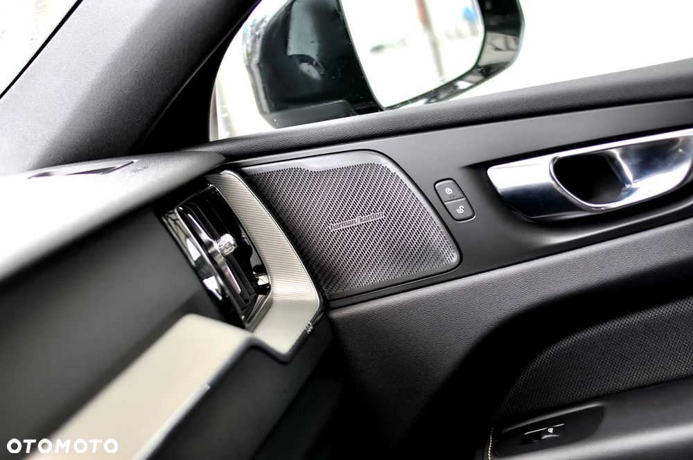 Volvo XC 60 B4 D AWD Ultimate Dark - 33
