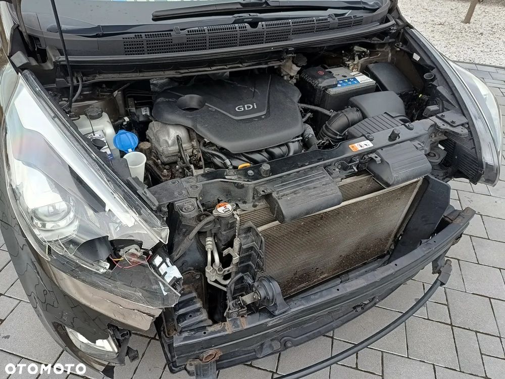 Kia Carens - 11