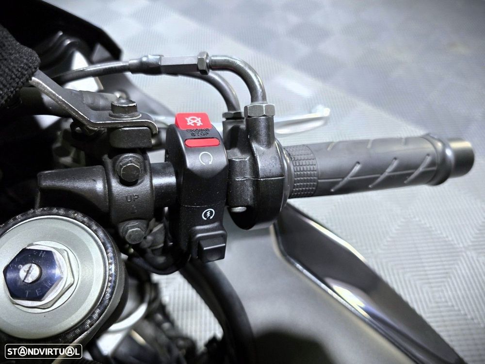 Honda CBR 1000 RR Fireblade - 14