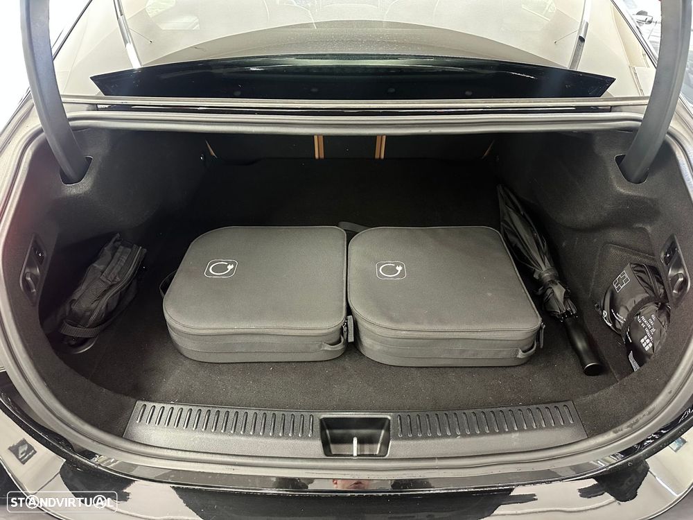 Mercedes-Benz E 300 e 4Matic - 29