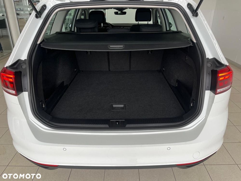 Volkswagen Passat - 11