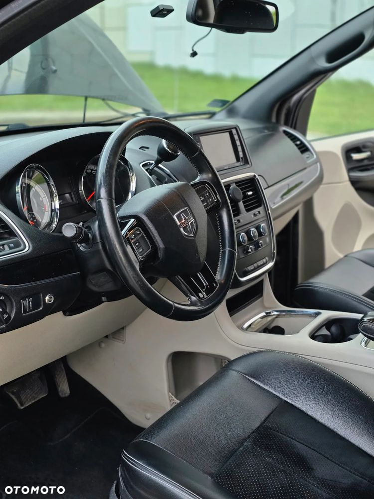 Dodge Grand Caravan - 13