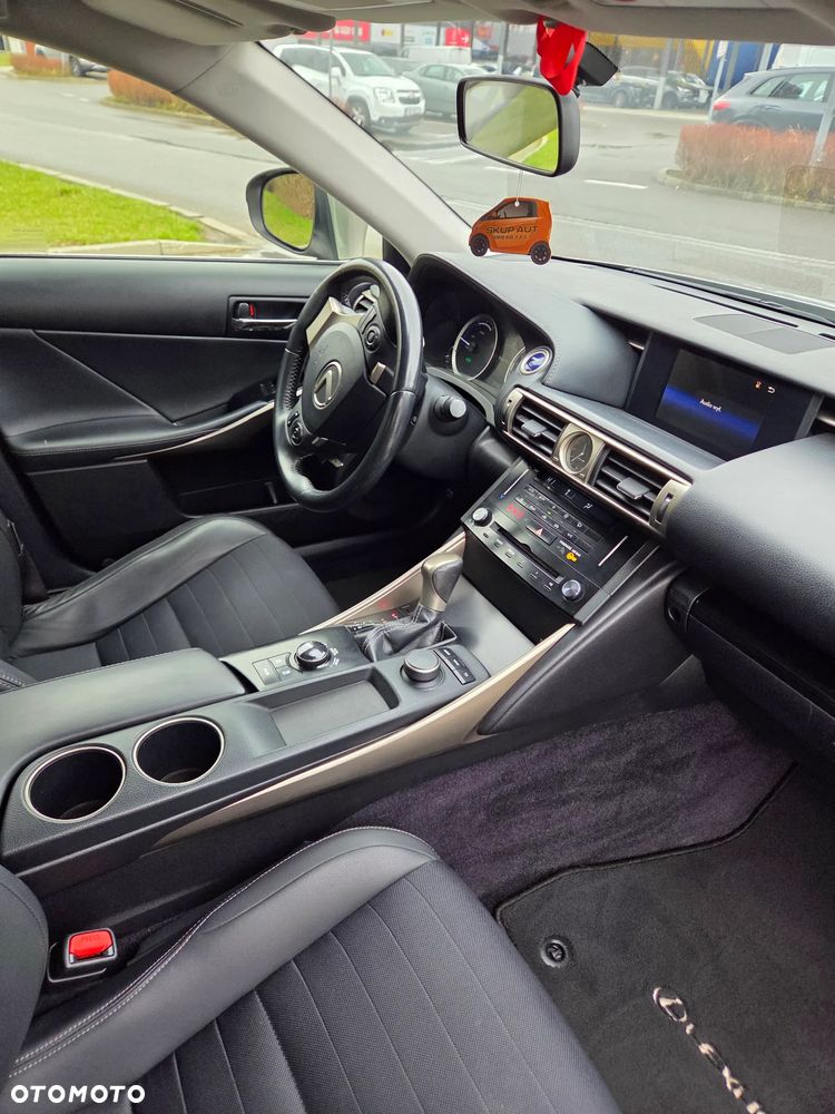 Lexus IS 300h Elite - 25