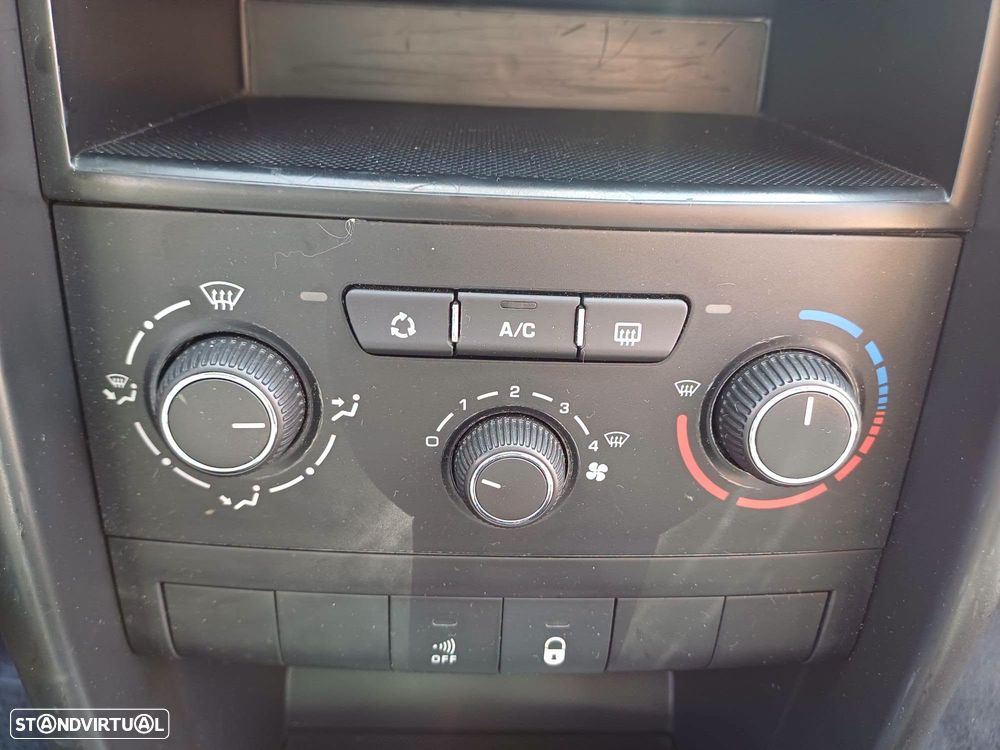 Peugeot 207 1.4 16V Active - 11