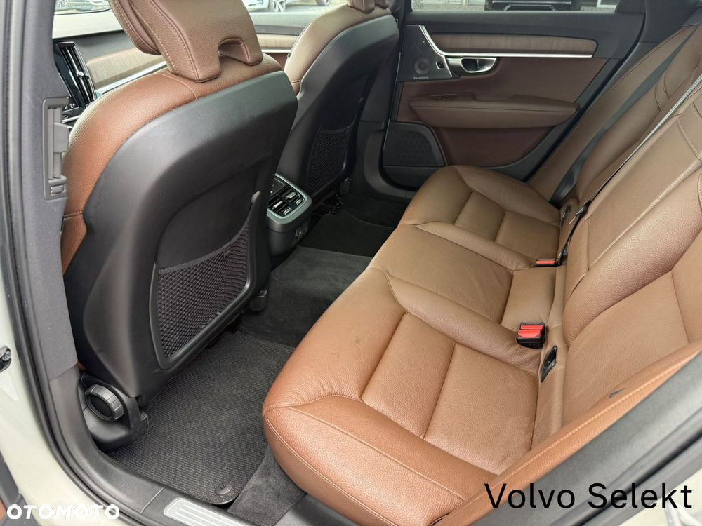 Volvo V90 Cross Country - 17