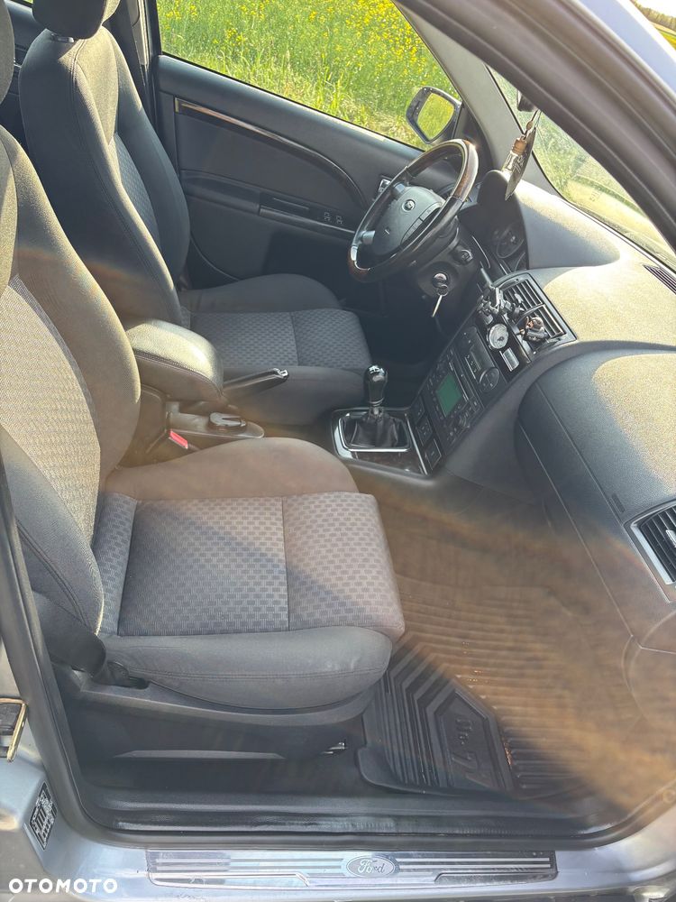 Ford Mondeo 2.0 TDCI Ghia - 25