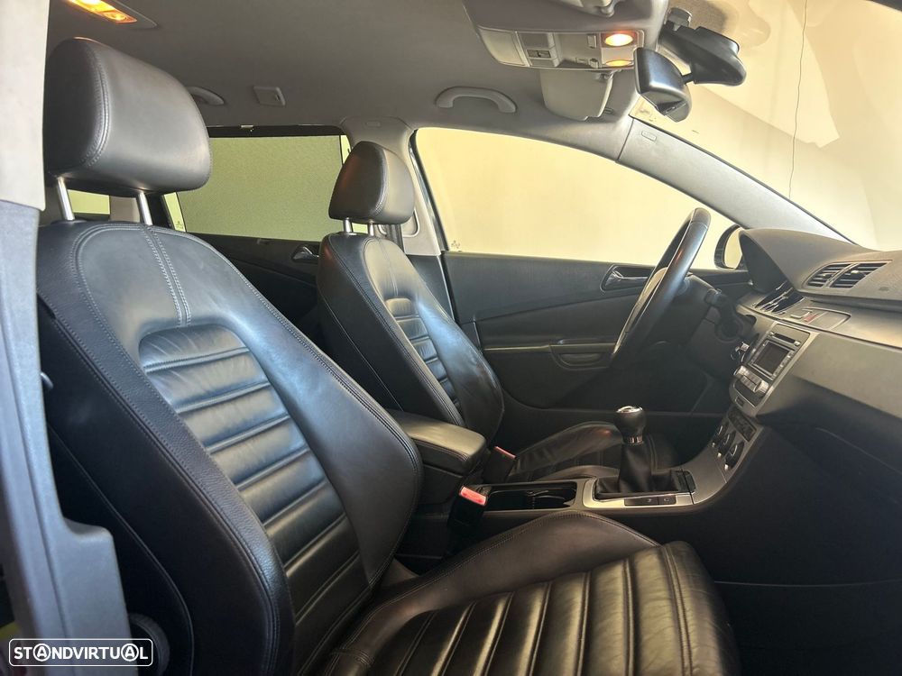 VW Passat Variant 2.0 TDi 4M Highline - 21