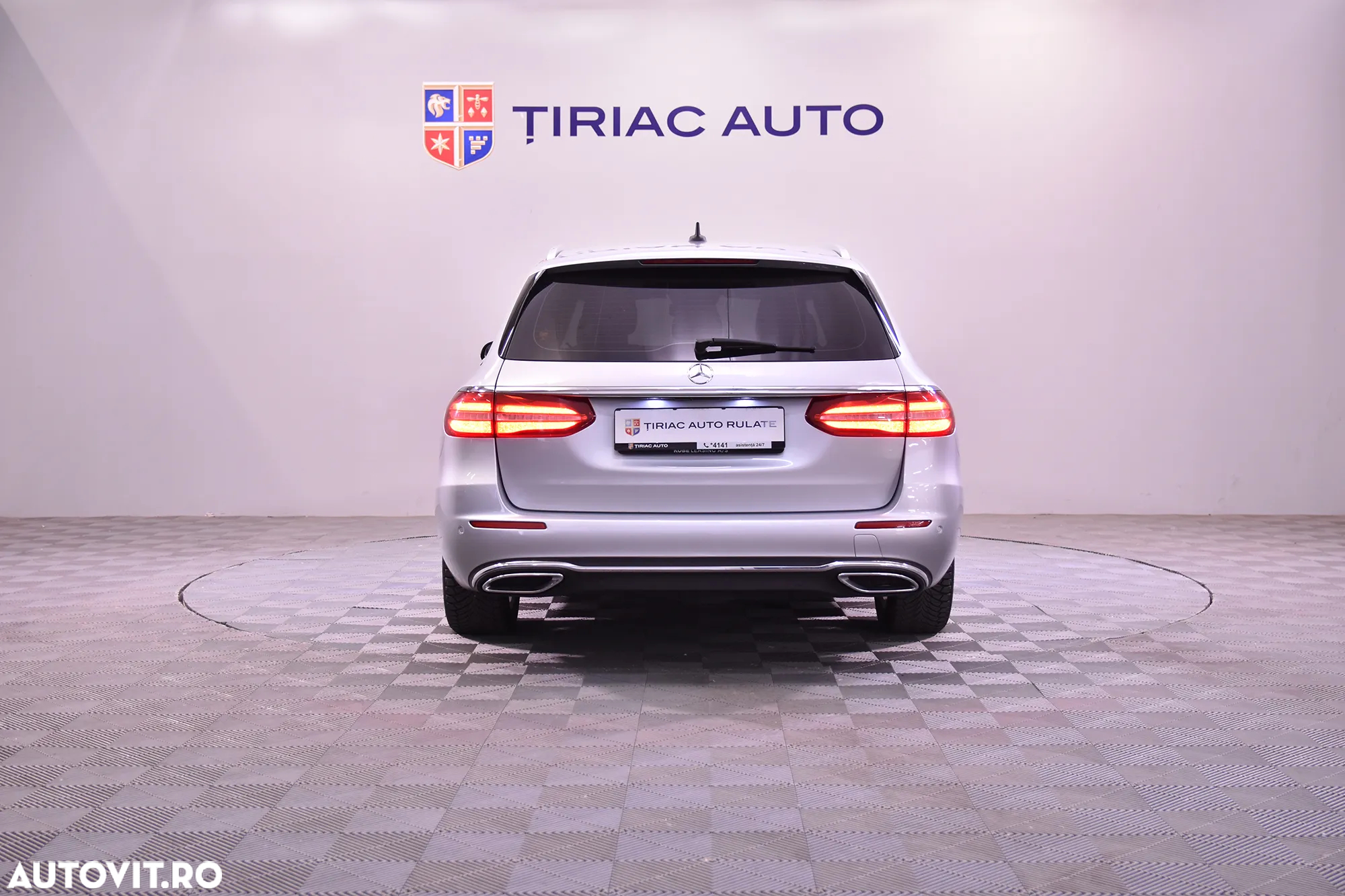 Mercedes-Benz E 220 d 4Matic T 9G-TRONIC - 4
