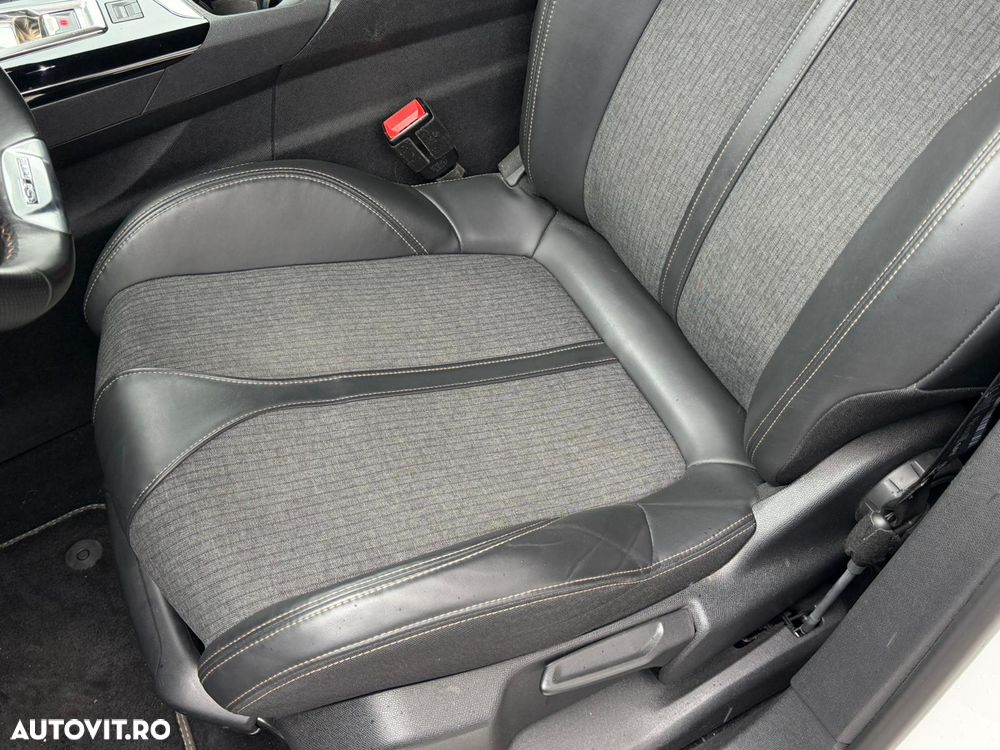 Peugeot 3008 1.2 PureTech Turbo S&S EAT6 GT-Line - 25