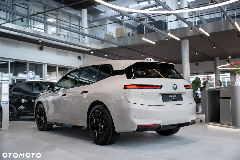 BMW iX - 3