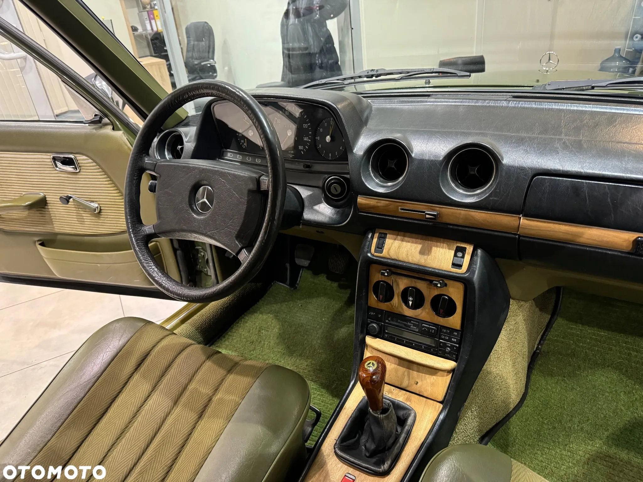 Mercedes-Benz W123 - 28