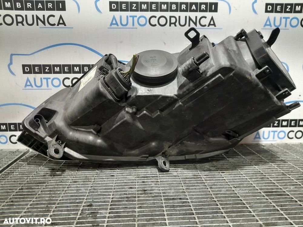 Far Dreapta Volkswagen Touareg 7P 2010 - 2014 SUV 4 Usi (1109) Fara xenon 7P2941006 - 5