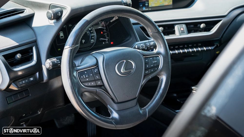 Lexus UX 250h Business - 19