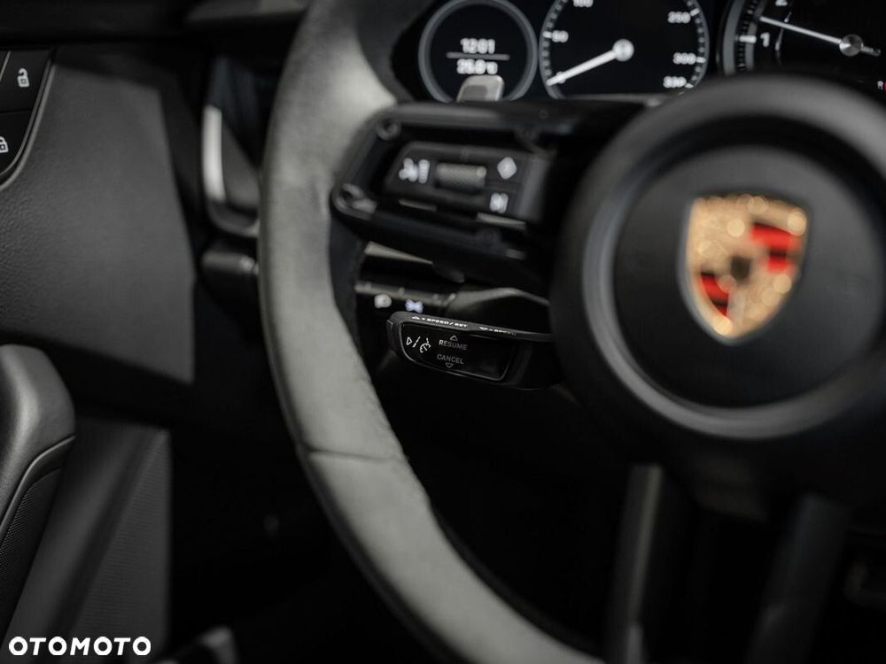 Porsche 911 Carrera - 33