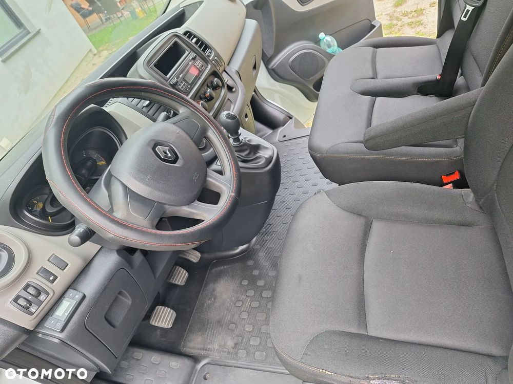 Renault Trafic - 16